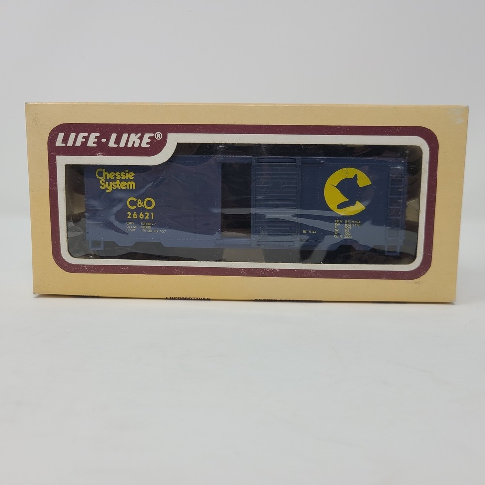 NIB Life-Like 8476 HO Box Car w/ Sliding Door Chessie System C&O  (NEW IN BOX)
